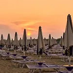 Cozy Charm Near The Beach-beahost